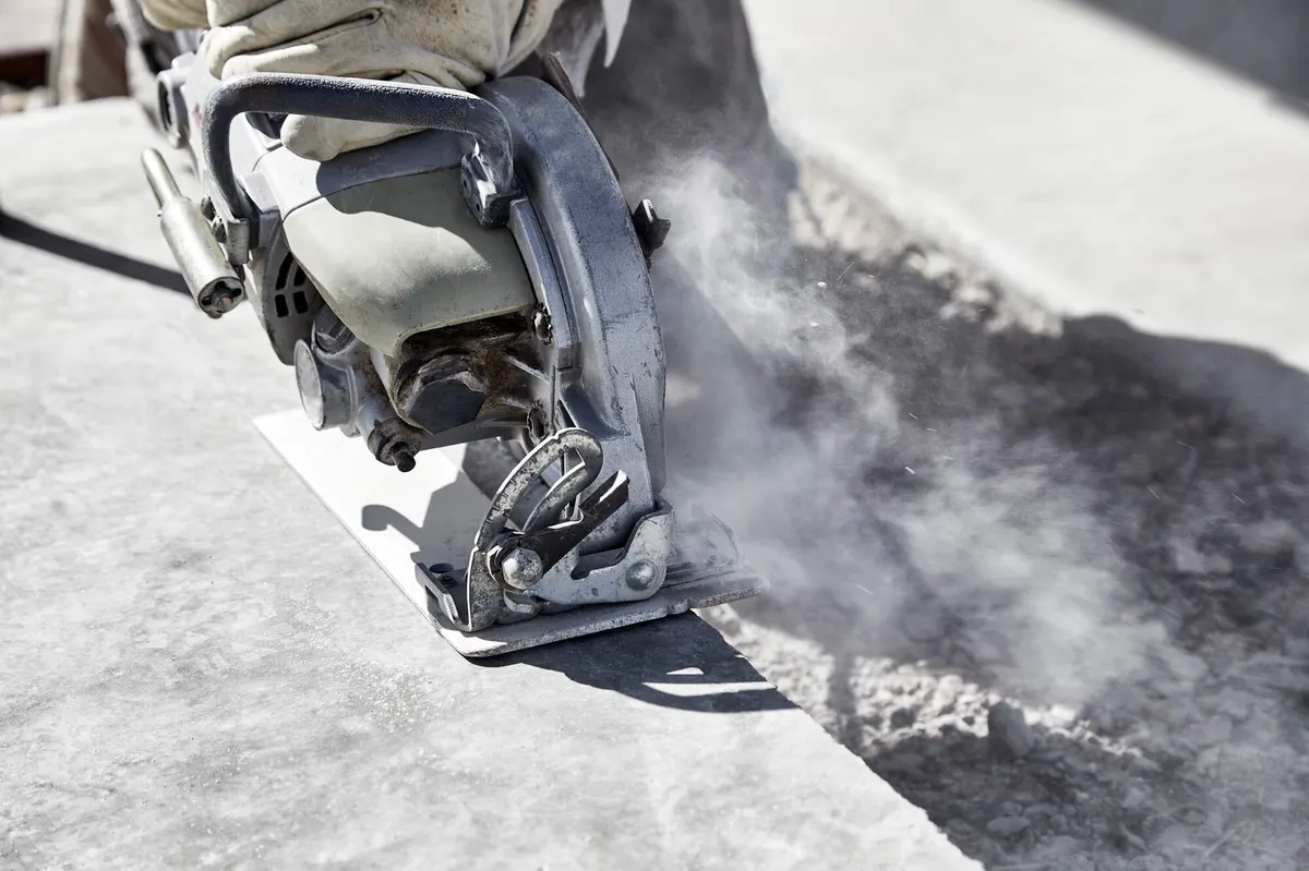 Arbeiten an einer ausgehärteten Bodenplatte